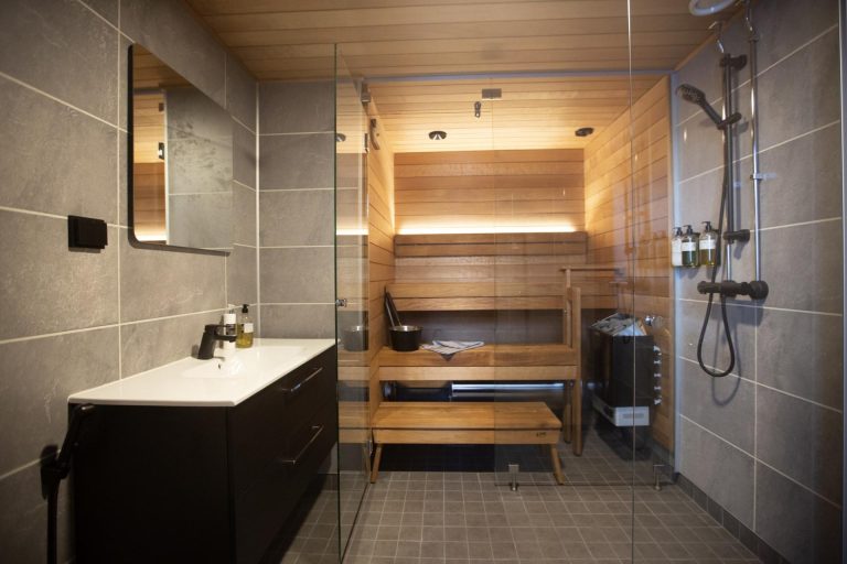 Riekko Lodge Kukas cottage bathroom and sauna